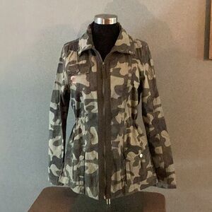 Women’s Lightweight Green Camo Jacket SM